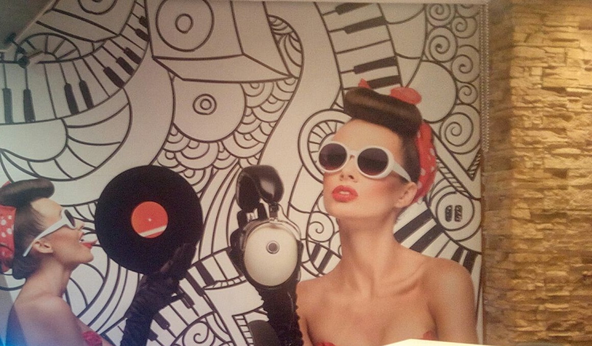 Ideas en vinilos decorativos: ¿qué puede hacer una empresa de rotulación por tu hogar?